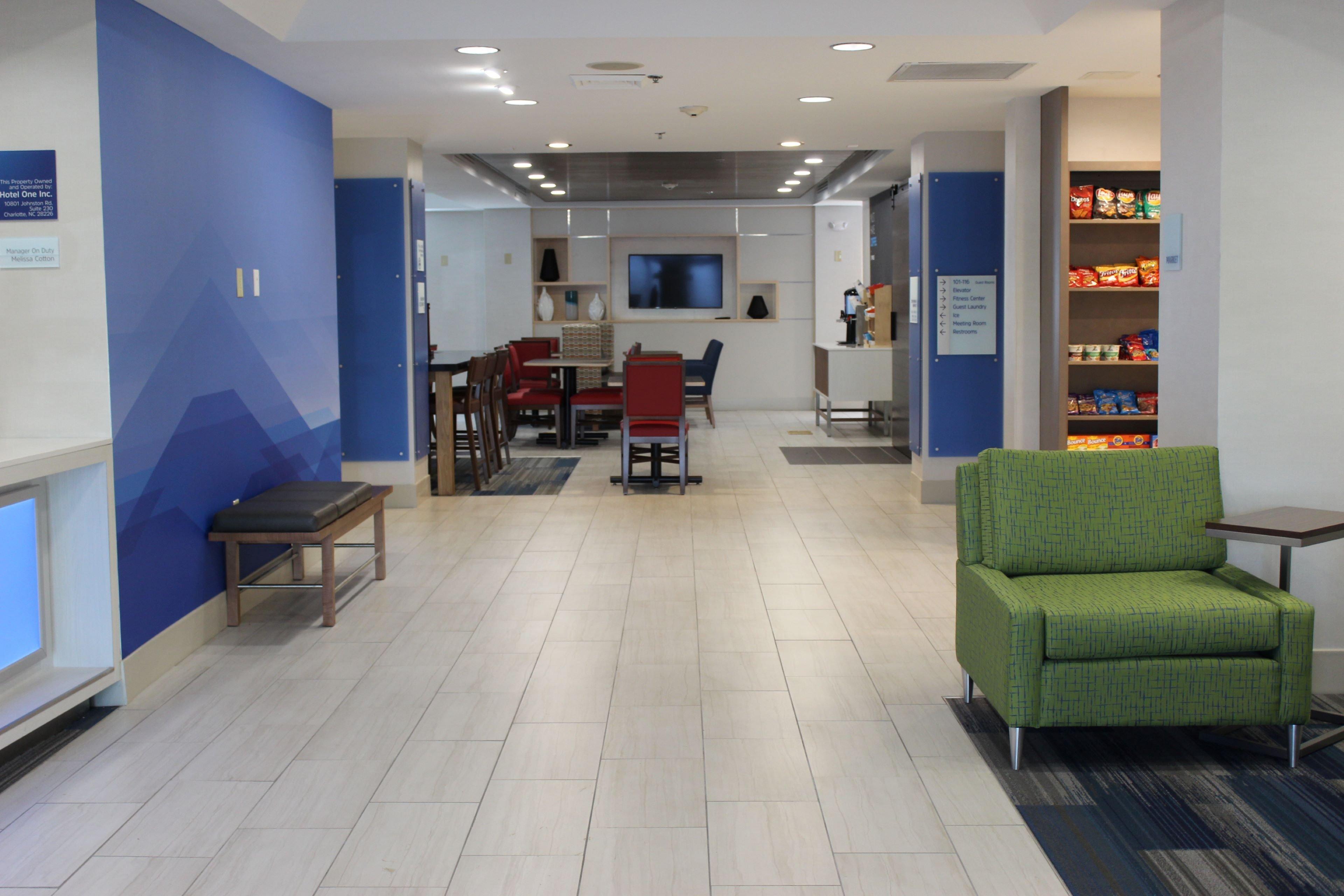 Holiday Inn Express Forest City By Ihg Екстер'єр фото