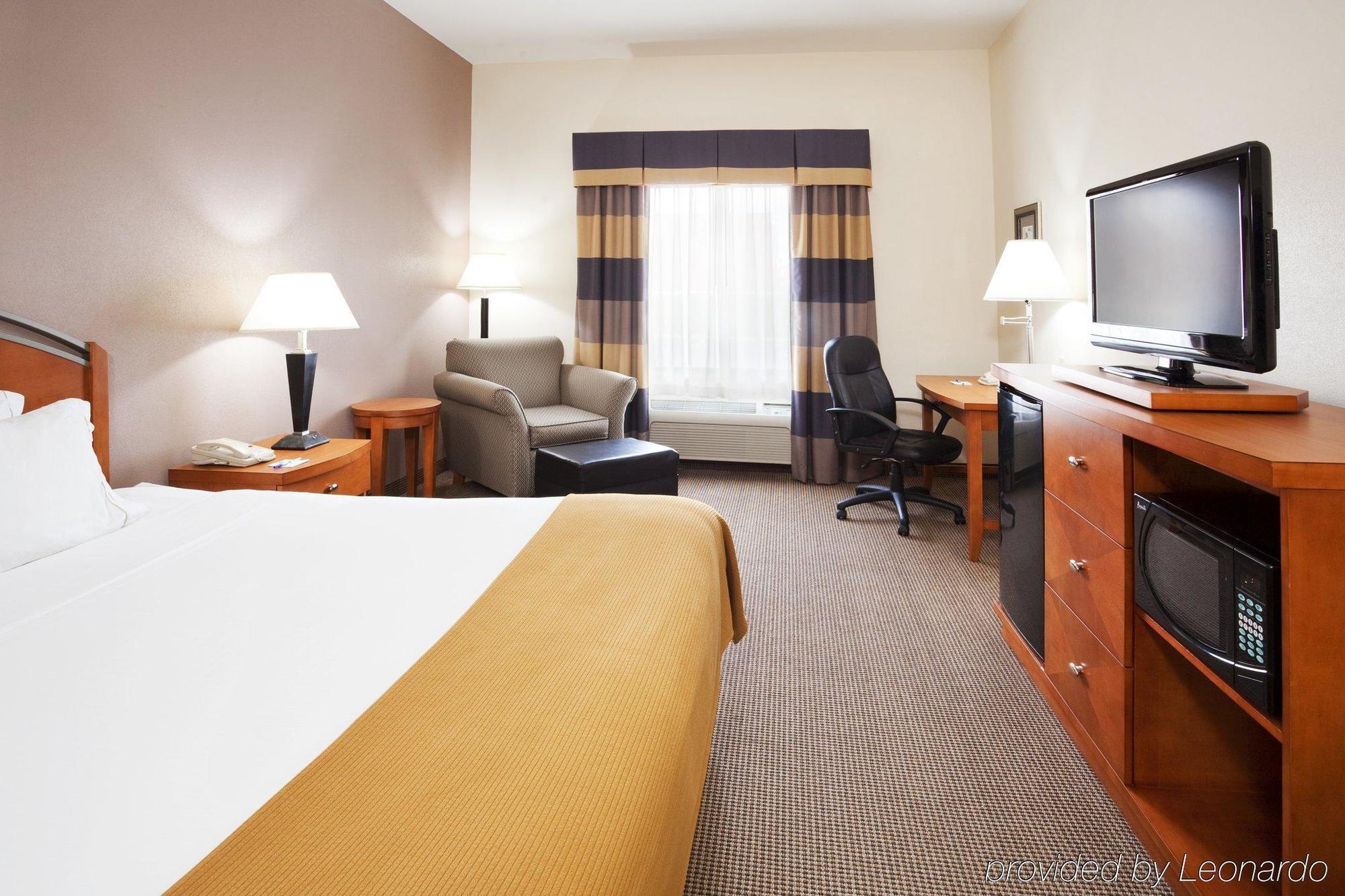 Holiday Inn Express Forest City By Ihg Екстер'єр фото