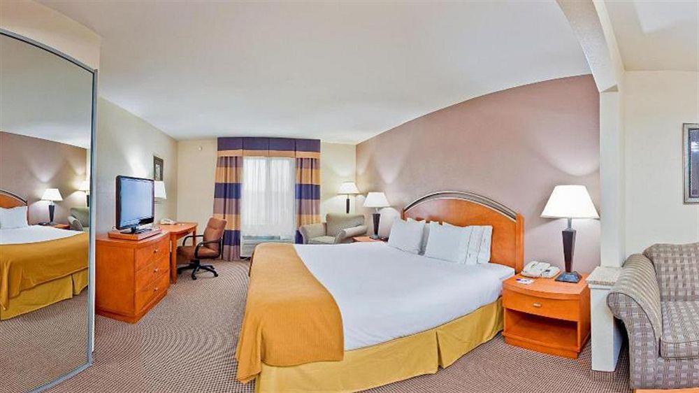 Holiday Inn Express Forest City By Ihg Екстер'єр фото