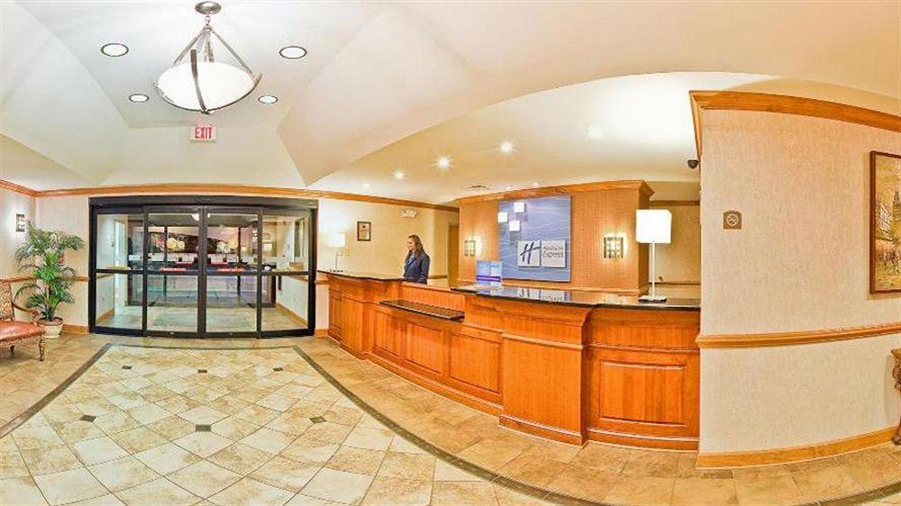 Holiday Inn Express Forest City By Ihg Екстер'єр фото